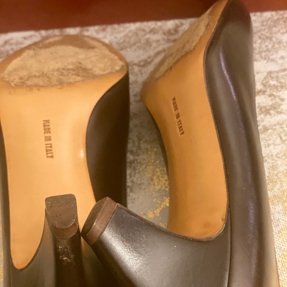 Salvatore Ferragamo Brown Leather Gold Pumps - Picture 7 of 8